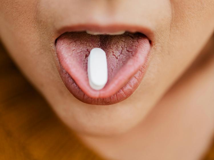 舌下疼痛舌苔白厚？科学调理“上火”有方法(图1)