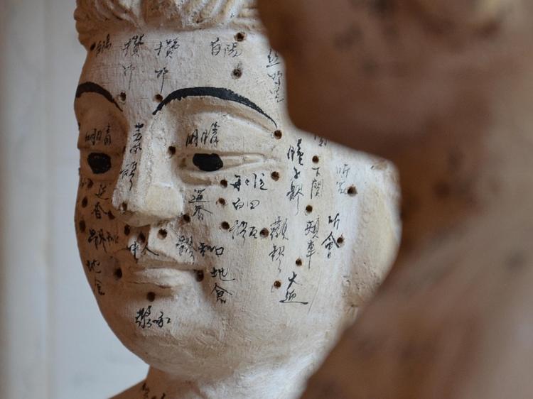 突然昏倒四肢冷？小心中医“气厥”——教你识别信号与科学应对(图1)